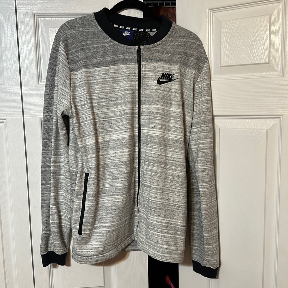 Nike zip up crew neck sweater - great for the golf course men’s size large
